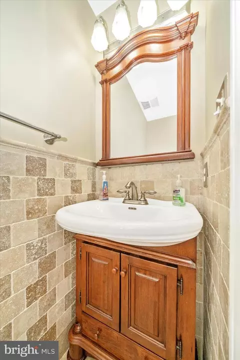 Bath - 10224 Allview Dr, Frederick, MD 21701 photo 1 of 3