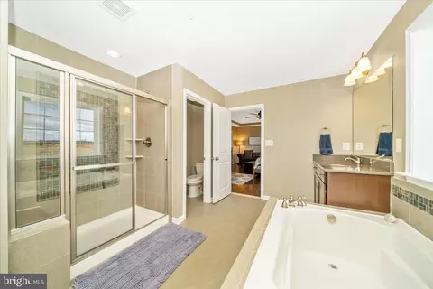 Bath - 728 Holden Rd, Frederick, MD 21701 photo 2 of 6