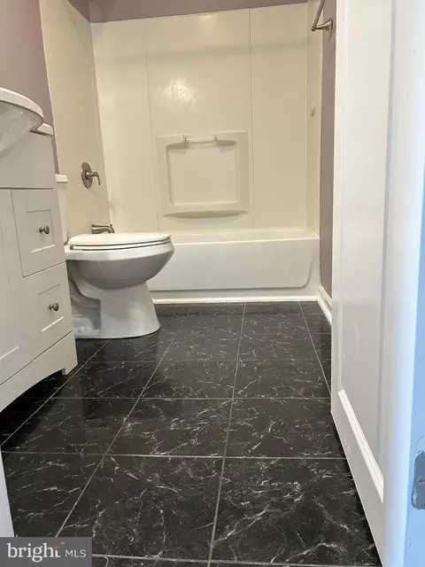 Bath - 1236 C Danielle Dr #1236C, Frederick, MD 21703 photo 1 of 2