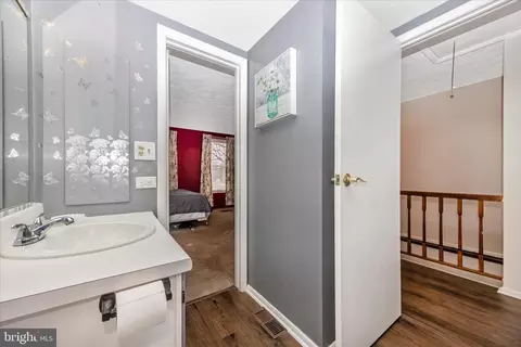 Entry Way - 5802 Drawbridge Ct, Frederick, MD 21703 photo 4 of 6