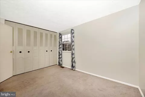 Bedroom - 5802 Drawbridge Ct, Frederick, MD 21703 photo 8 of 10