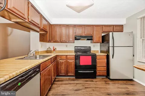 Kitchen - 5802 Drawbridge Ct, Frederick, MD 21703 photo 3 of 5