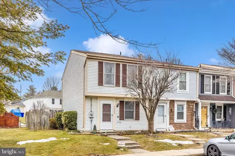 Exterior - 5802 Drawbridge Ct, Frederick, MD 21703 photo 2 of 10
