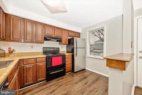 Kitchen - 5802 Drawbridge Ct, Frederick, MD 21703 photo 2 of 5