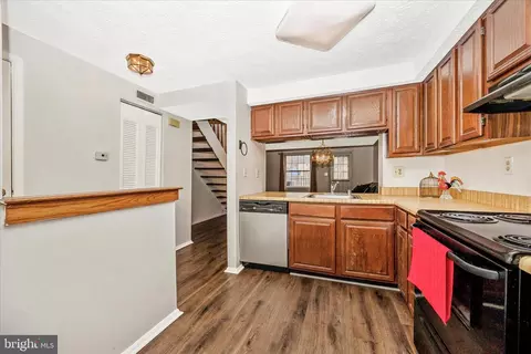 Kitchen - 5802 Drawbridge Ct, Frederick, MD 21703 photo 4 of 5