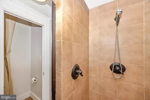 Bath - 2 E 14th St, Frederick, MD 21701 photo 2 of 3