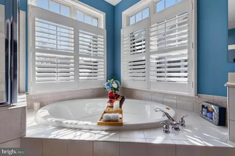 Bath - 2656 Brook Valley Rd, Frederick, MD 21701 photo 3 of 6