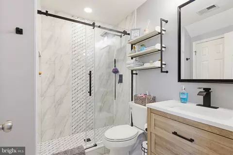 Bath - 3905 Aberdeen Way, Frederick, MD 21704 photo 3 of 4