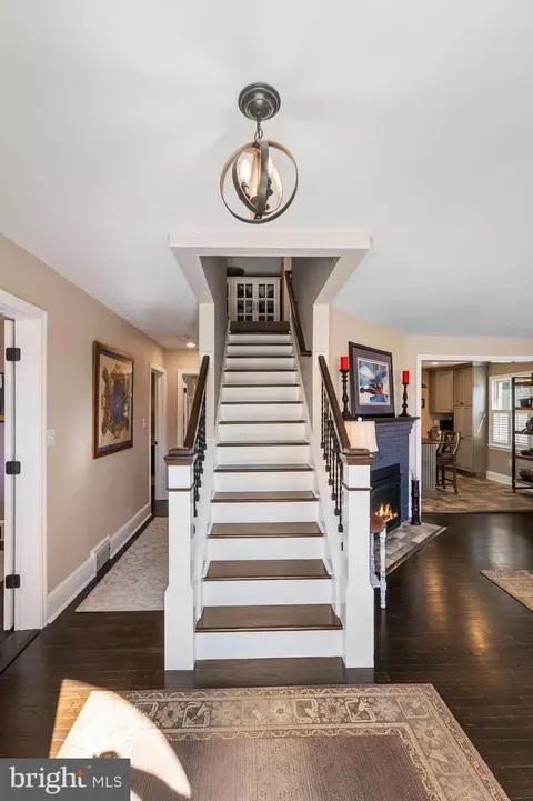 Entry Way - 11 14th St E, Frederick, MD 21701 photo 2 of 10