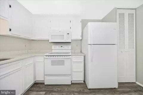 Kitchen - 1703 Heather Ln, Frederick, MD 21702 photo 4 of 5