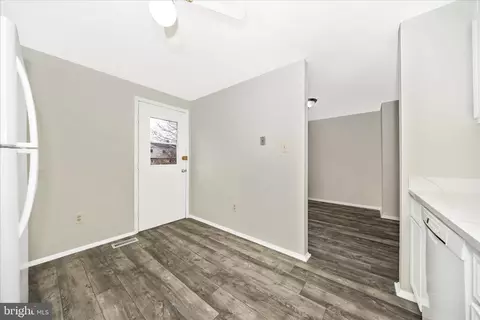 Entry Way - 1703 Heather Ln, Frederick, MD 21702 photo 3 of 5
