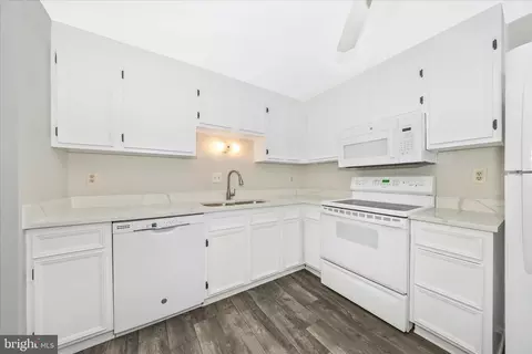 Kitchen - 1703 Heather Ln, Frederick, MD 21702 photo 2 of 5