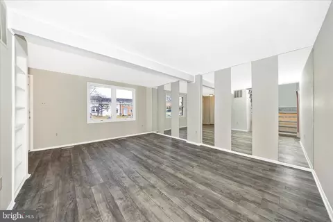 Living - 1703 Heather Ln, Frederick, MD 21702 photo 2 of 5