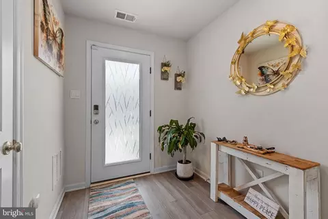 Entry Way - 477 Tiller St, Frederick, MD 21701 photo 1 of 7