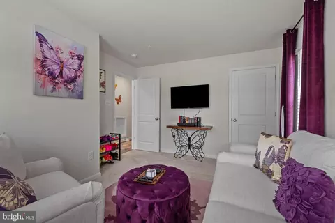 Entry Way - 477 Tiller St, Frederick, MD 21701 photo 7 of 7