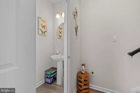 Entry Way - 477 Tiller St, Frederick, MD 21701 photo 4 of 7