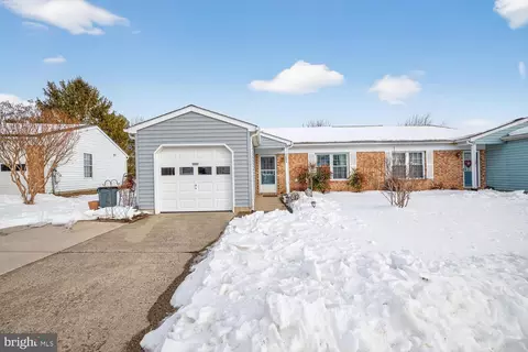 5693 Crabapple Dr, Frederick, MD 21703