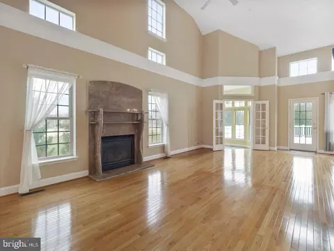 Living - 2601 Mill Race Rd, Frederick, MD 21701 photo 3 of 10