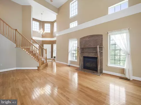Living - 2601 Mill Race Rd, Frederick, MD 21701 photo 4 of 10