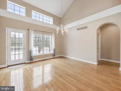 Living - 2601 Mill Race Rd, Frederick, MD 21701 photo 6 of 10