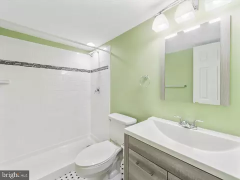 Bath - 2601 Mill Race Rd, Frederick, MD 21701 photo 4 of 4