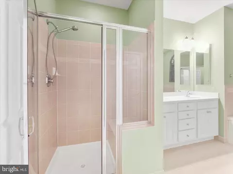 Bath - 2601 Mill Race Rd, Frederick, MD 21701 photo 2 of 4