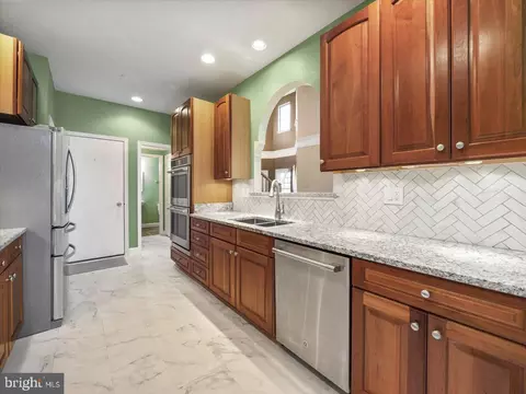 Entry Way - 2601 Mill Race Rd, Frederick, MD 21701 photo 4 of 7