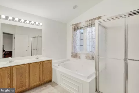 Bath - 4812 Bennington Pl E, Jefferson, MD 21755 photo 2 of 2