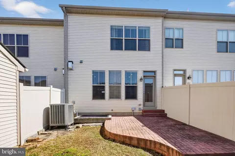 Exterior - 3046 Palatine Dr, Frederick, MD 21701 photo 3 of 5