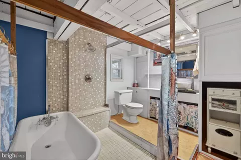 Bath - 926 E A St, Brunswick, MD 21716 photo 2 of 3
