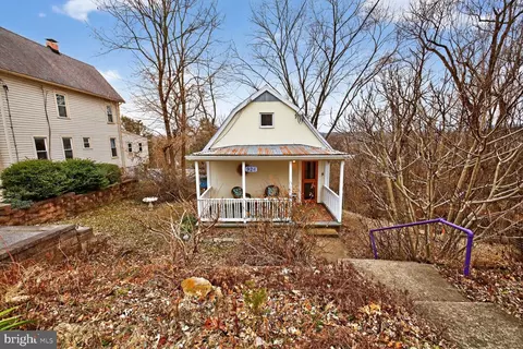 926 E A St, Brunswick, MD 21716