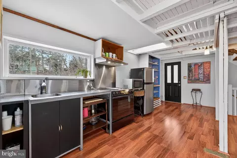 Kitchen - 926 E A St, Brunswick, MD 21716 photo 2 of 2