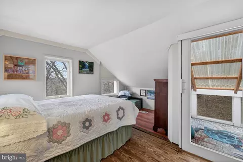 Bedroom - 926 E A St, Brunswick, MD 21716 photo 2 of 2