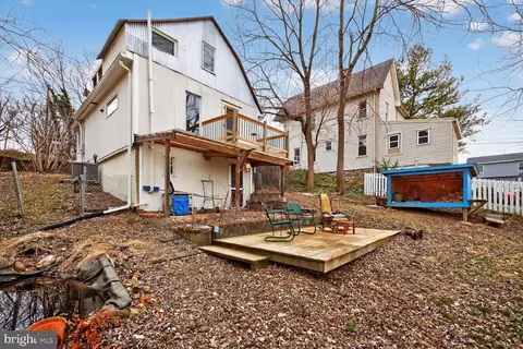 Exterior - 926 E A St, Brunswick, MD 21716 photo 4 of 5