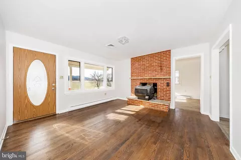 Living - 3648 Lander Rd, Jefferson, MD 21755 photo 4 of 5