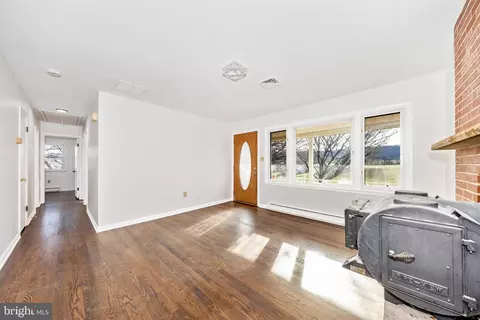 Living - 3648 Lander Rd, Jefferson, MD 21755 photo 3 of 5