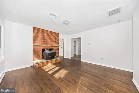 Living - 3648 Lander Rd, Jefferson, MD 21755 photo 1 of 5