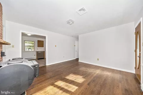 Living - 3648 Lander Rd, Jefferson, MD 21755 photo 2 of 5