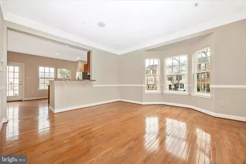 Living - 1101 Spring Run Ct, Frederick, MD 21702 photo 2 of 8