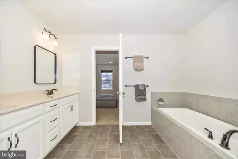2805 Hillfield Dr, Frederick, MD 21702 photo 8