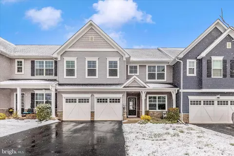 2805 Hillfield Dr, Frederick, MD 21702