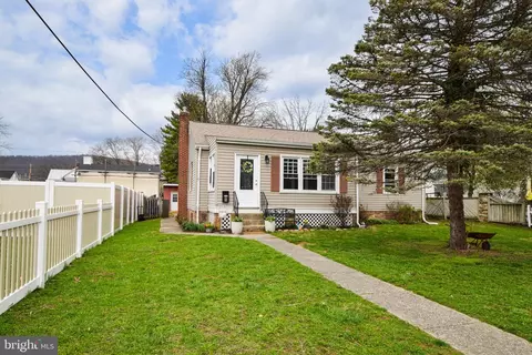 9 Lombard St, Thurmont, MD 21788