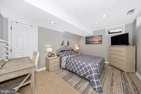 Bedroom - 2033 Burnside Dr, Frederick, MD 21702 photo 6 of 7