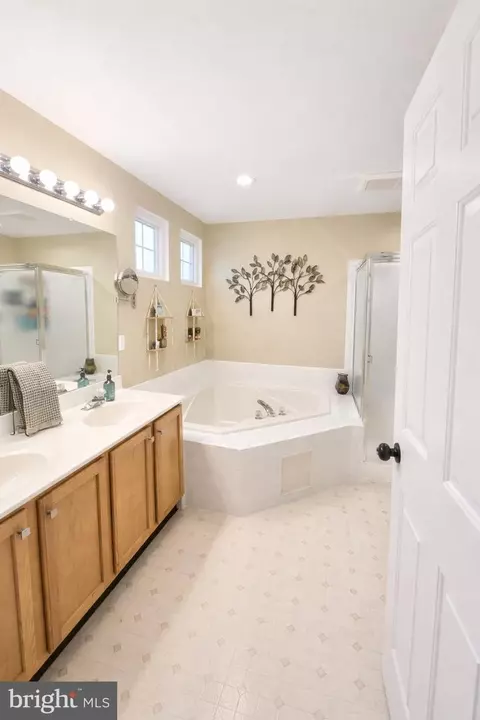 Bath - 2033 Burnside Dr, Frederick, MD 21702 photo 2 of 5