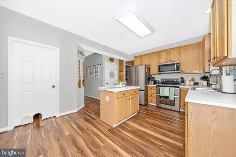 Entry Way - 2033 Burnside Dr, Frederick, MD 21702 photo 4 of 8