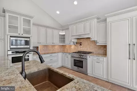 Kitchen - 4803 Smokey Ct, Frederick, MD 21702 photo 10 of 16