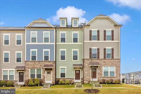 9018 Shady Pines Dr, Frederick, MD 21704