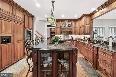 Kitchen - 6434 Bellevue Pl, Frederick, MD 21701 photo 5 of 6