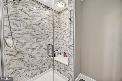 Bath - 6434 Bellevue Pl, Frederick, MD 21701 photo 6 of 6