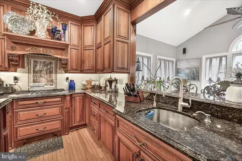 Kitchen - 6434 Bellevue Pl, Frederick, MD 21701 photo 6 of 6
